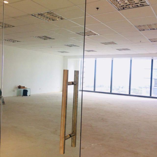 BGC Office Space HSS Corporate Plaza (Category: Commercial) located in Taguig. Submitted by propel_maiko (Listing ID 236220654, Image 1). Description: This is a 95sqm office space located at HIGH STREET SOUTH CORPORATE PLAZA, tower 1. Inclusive of dues and 1 parking slot. 1,500/sqm PM me for inquires or viewings .