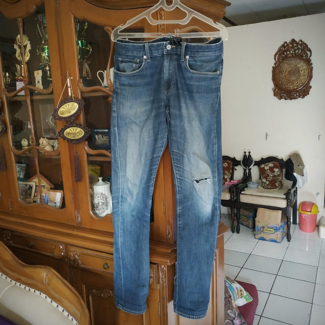 Celana Jeans Denim Sobek Pria Uniqlo 