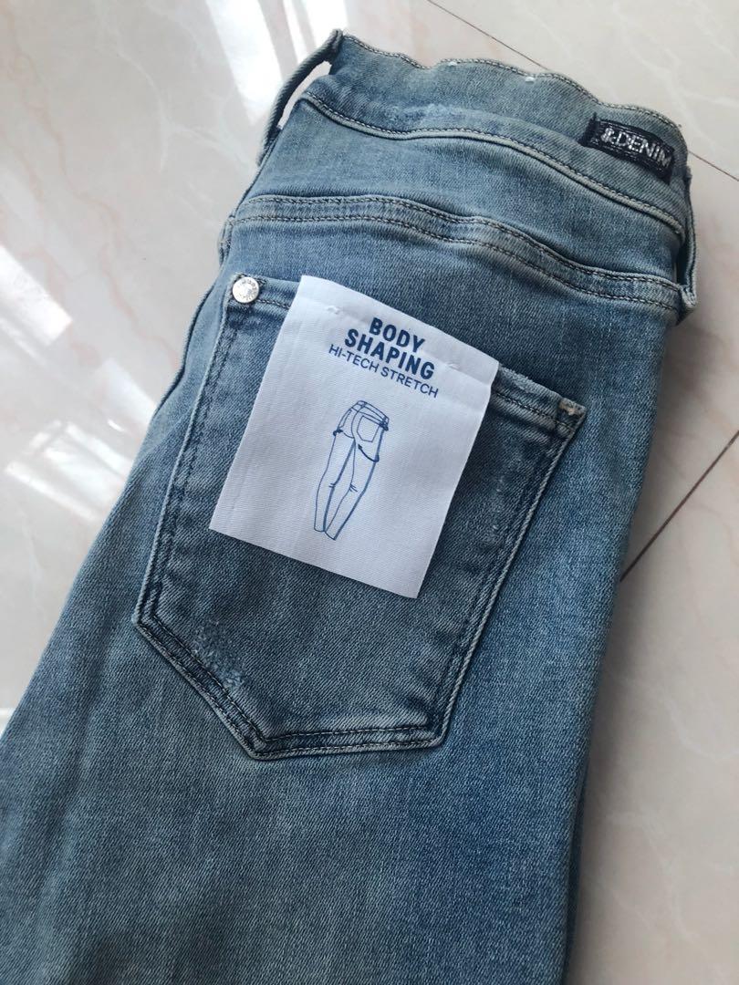 H&M Acid Wash Jeans (Category: Jeans) located in Santiago. Submitted by destashkit (Listing ID 236214924, Image 3). Description: .