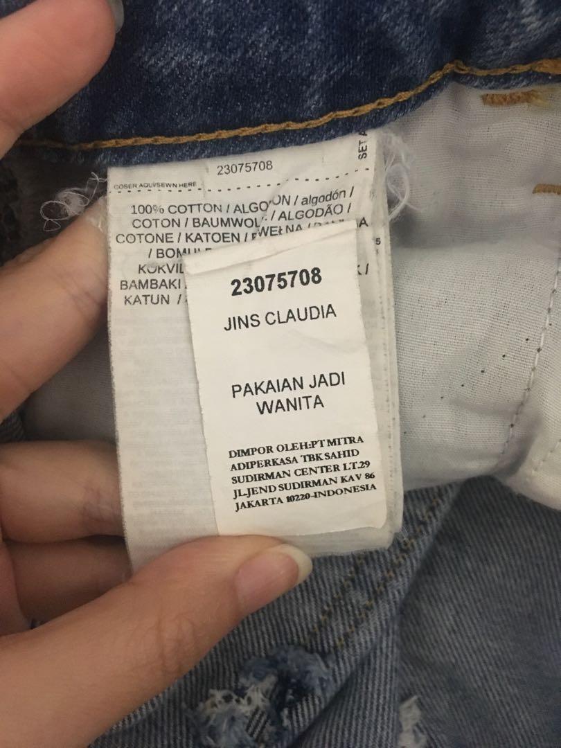Mango denim Claudia girlfriend jeans, Fesyen Wanita, Pakaian Wanita,  Bawahan di Carousell