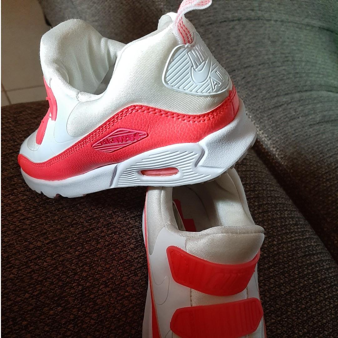 nike tiny 90