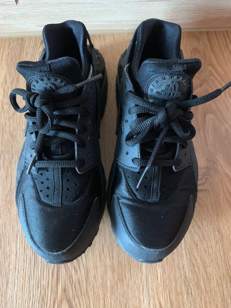 Nike air huarache triple black sale womens