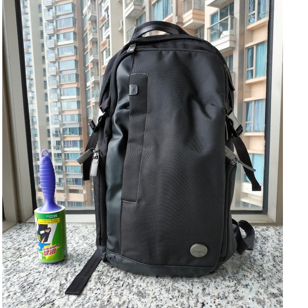 Samsonite Camera Backpack （分類：背包）位於 Hong Kong。 由 chris8636 提交（商品編號 236241673，圖片 1）。簡介： 99% new Samsonite SCB-1 camera backpack 150. Lots of compliments for your camera, lenses and gear. Hidden rain cover.。