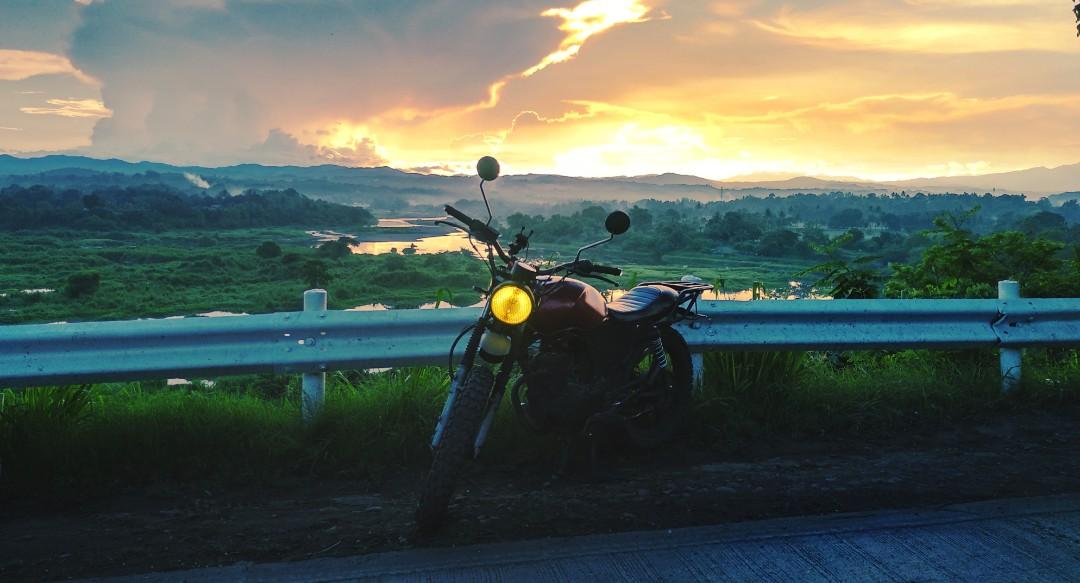 Scrambler motorcycle cafe racer (Category: Motorbikes) located in Pasig City. Submitted by judah17francisco (Listing ID 236169437, Image 2). Description: Selling my scrambler motorcycle.base bike is a Yamaha ybr-125g.tank painted candy red. Has already been proven on long rides.has a lot of torque despite only being 125cc.really dependable bike.change oil every month.no problems whatsoever with engine..