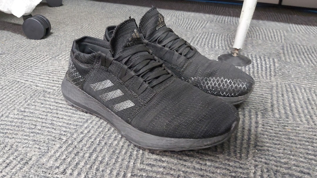 ultra boost hitam