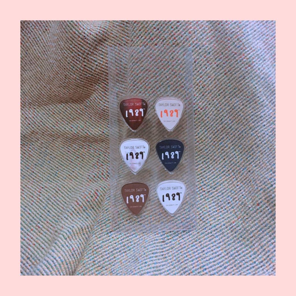 Taylor swift deals 1989 guitar picks