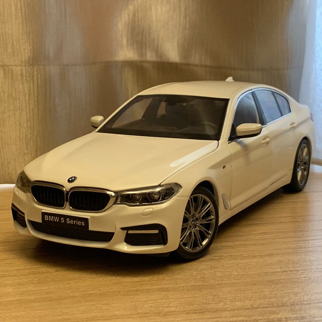 京商 1/18 BMW 5シリーズ G30 ホワイト 5 Series 1/18 Kyosho BMW 5 Series Li (WHITE) - YouTube
