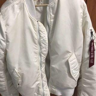 Alpha 白 ma1