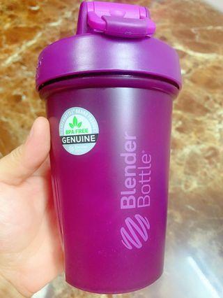 Protein Shaker Sports Water Shaker Bottle Cup + 1 Stainless Blender Mixing  Ball for Gym Calisthenics Health Fitness, Purple 