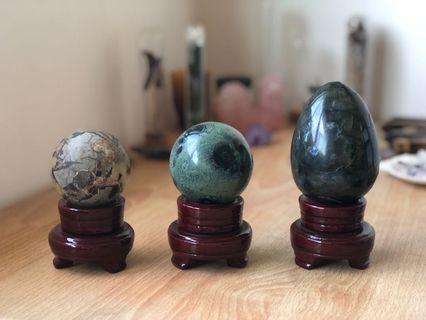 Crystal Displays Spheres and Egg 🍳