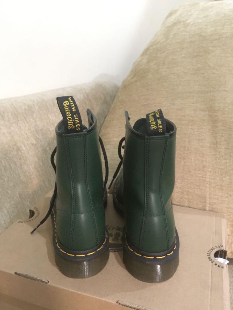 Dr Martens Air Wair Green Original Authentic Asli Sepatu Boots Wanita Pria Preloved Second Bekas Murah Sale Diskon Promo Kulit Fesyen Wanita Sepatu Di Carousell