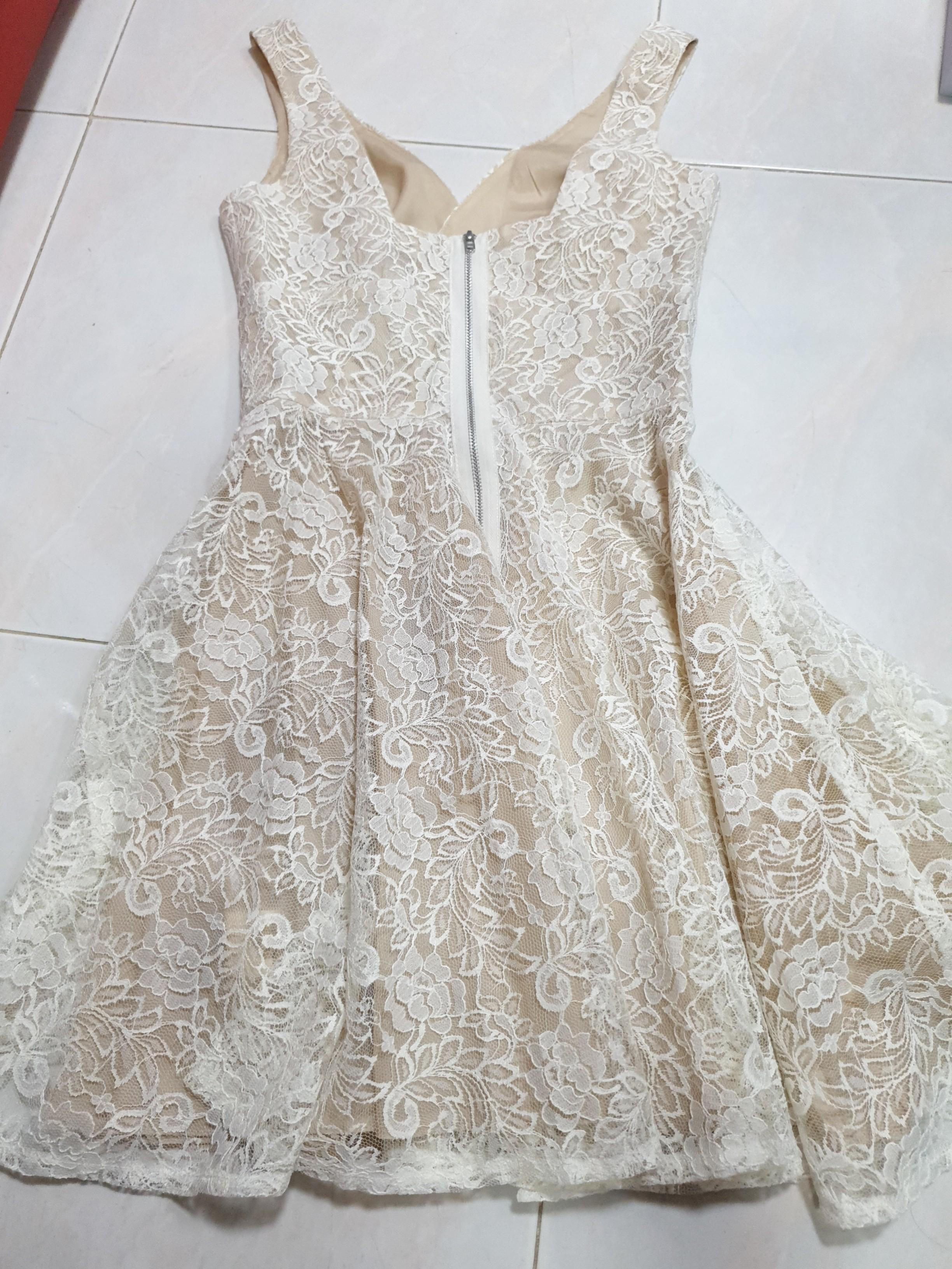 Elise Ryan Ladies V Neck Lace Low Cut Front Casual Summer Tea