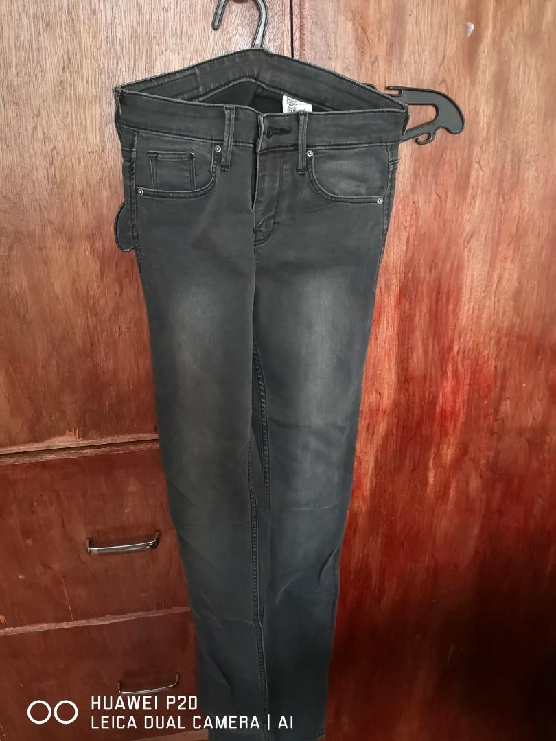 H&M High Waisted Skinny Jeans (Category: Jeans) located in Taguig. Submitted by jvsss13 (Listing ID 236446288, Image 1). Description: Authentic H&M skinnny jeans. Never been used. New without tag. Nilabhan lang. RFS: Decluttering #konmari.
