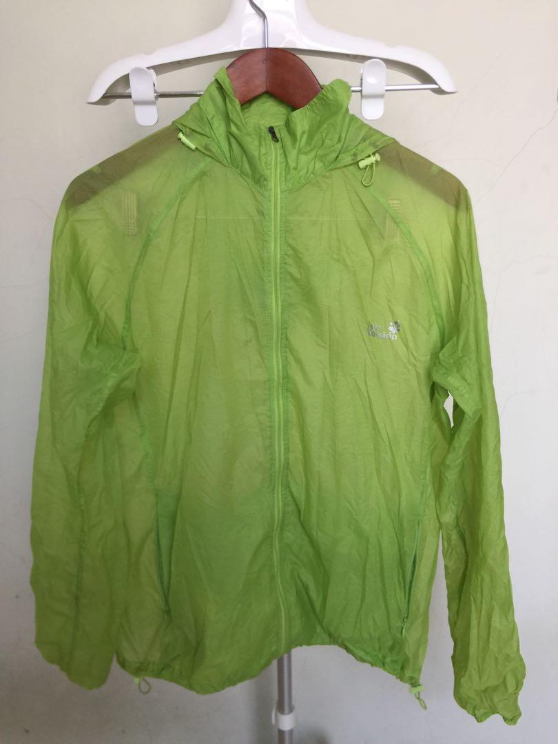 jack wolfskin windbreaker