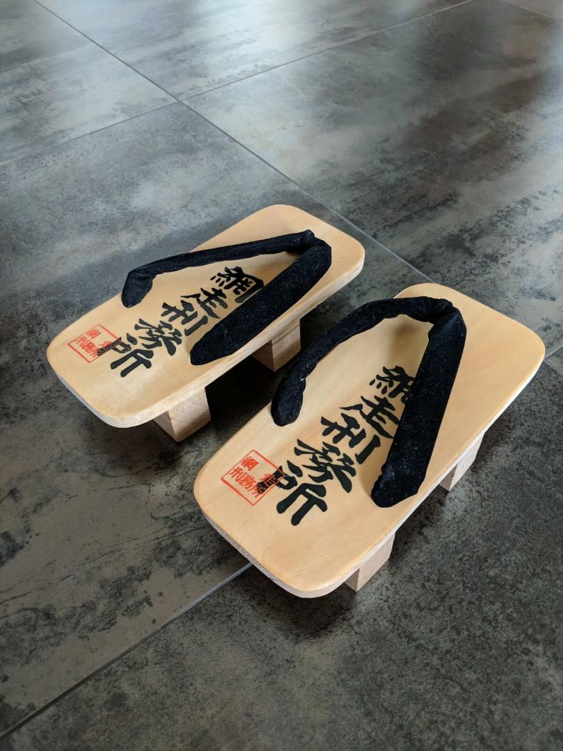 japanese wooden slippers