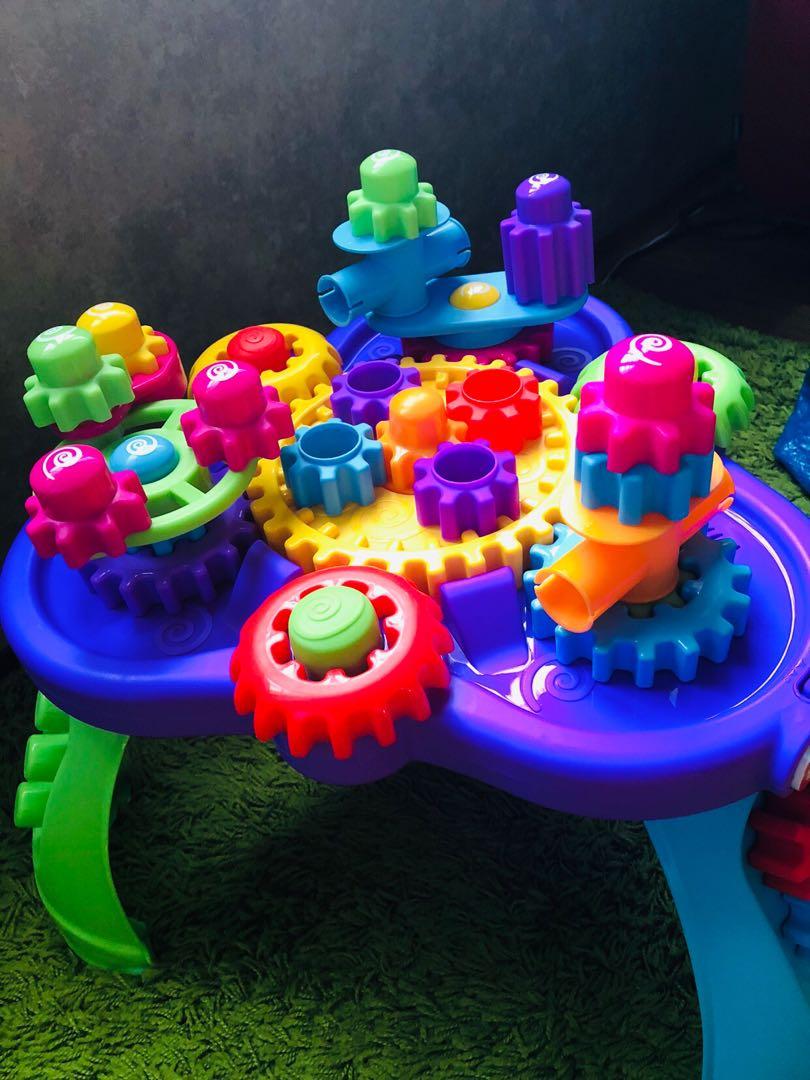 Little tikes giggly deals gears twirl table