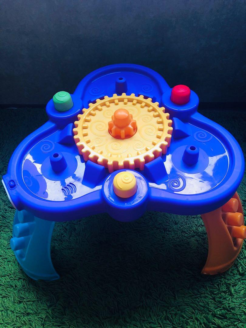 Giggly gears twirl table top