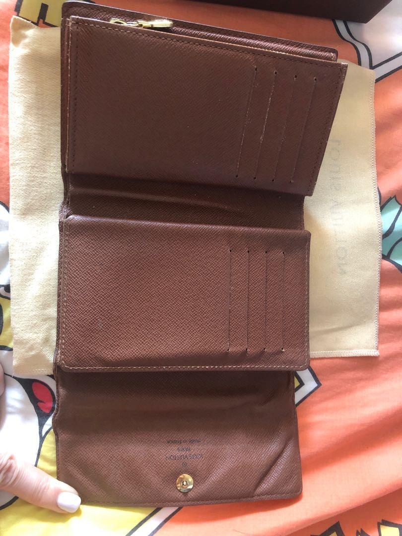 LV Wallet （分類：手袋及銀包）位於 Hong Kong。 由 ms.joannes 提交（商品編號 231179110，圖片 3）。簡介： LV wallet, bought it at lease 10years ago, photos itself show all the condition of the wallet, original price Is around $6500, this is a discontinued items, therefore my price right now is pretty decent and reflects the usage as well! What you see and what you will get! It will comes with dust bag with box! Please check at the photos carefully! 。