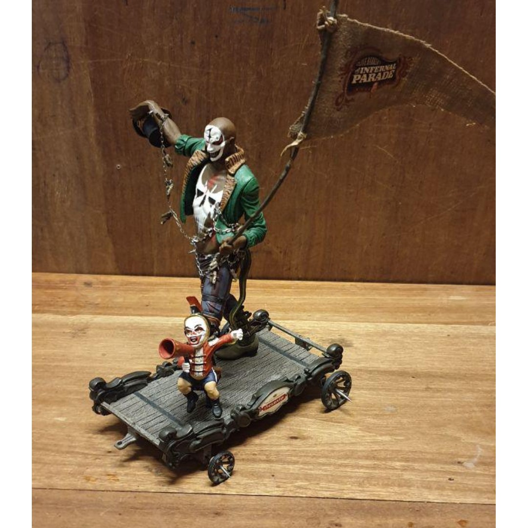 McFarlane Clive Barker's The Infernal Parade Tom Requiem, Hobbies