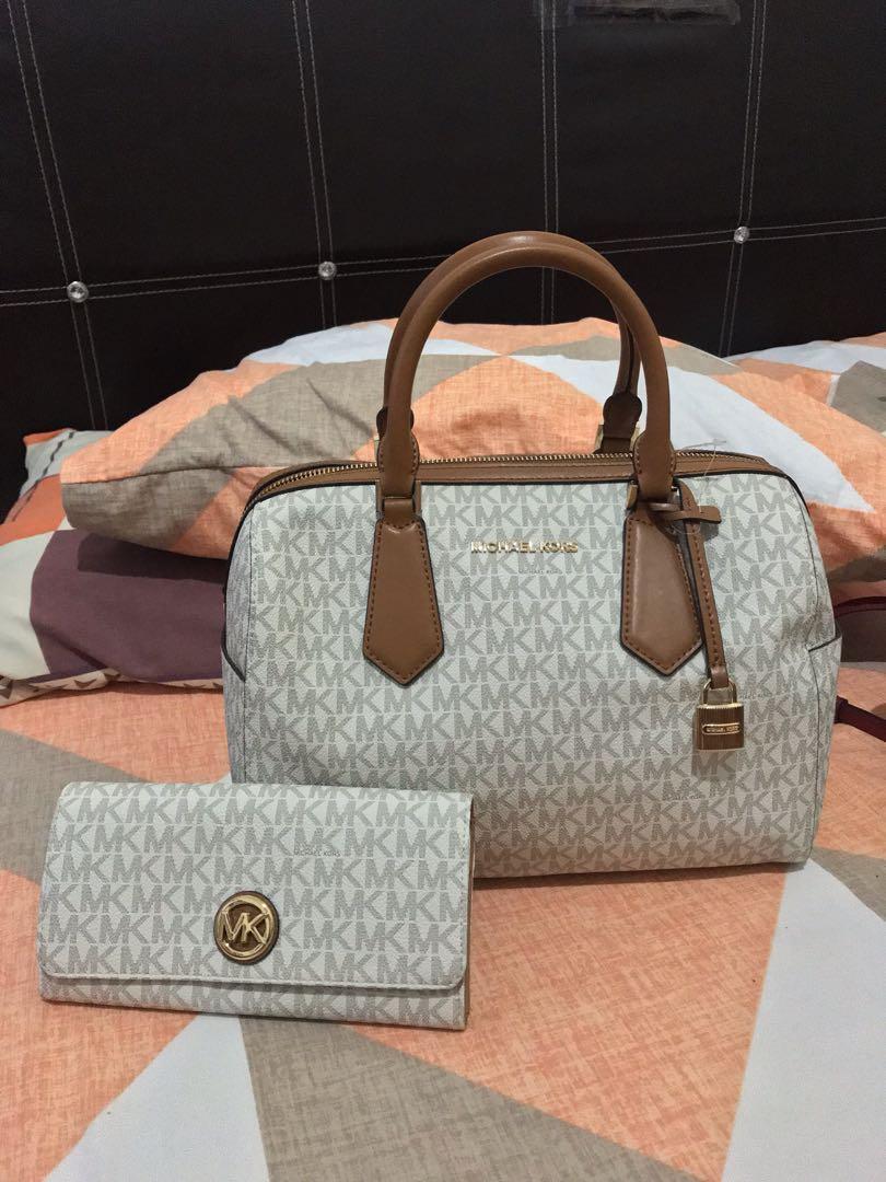 michael kors hayes duffle