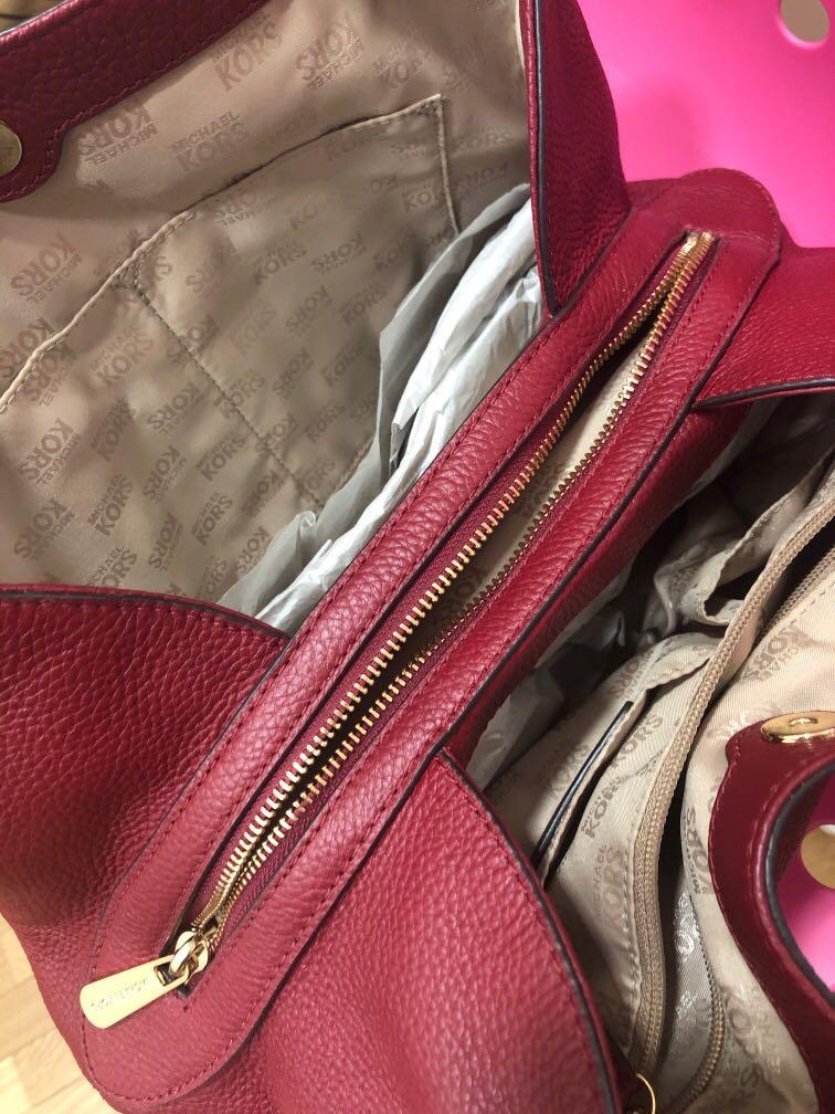 Michael Kors Red Shoulder Bag, Women's Fashion, Bags & Wallets, Shoulder  Bags on Carousell