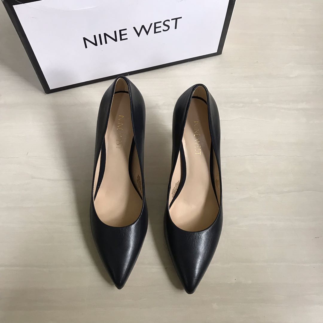 Nine West navy blue pointed pump heels 