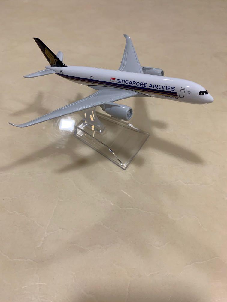 commercial airplane toys