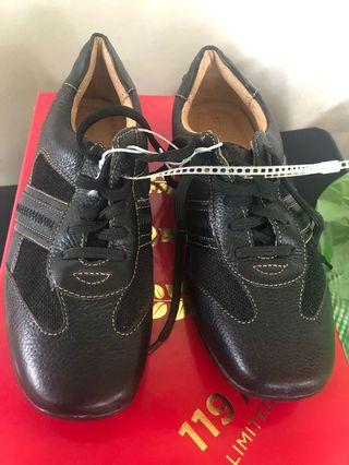 Black leather shoes (New)