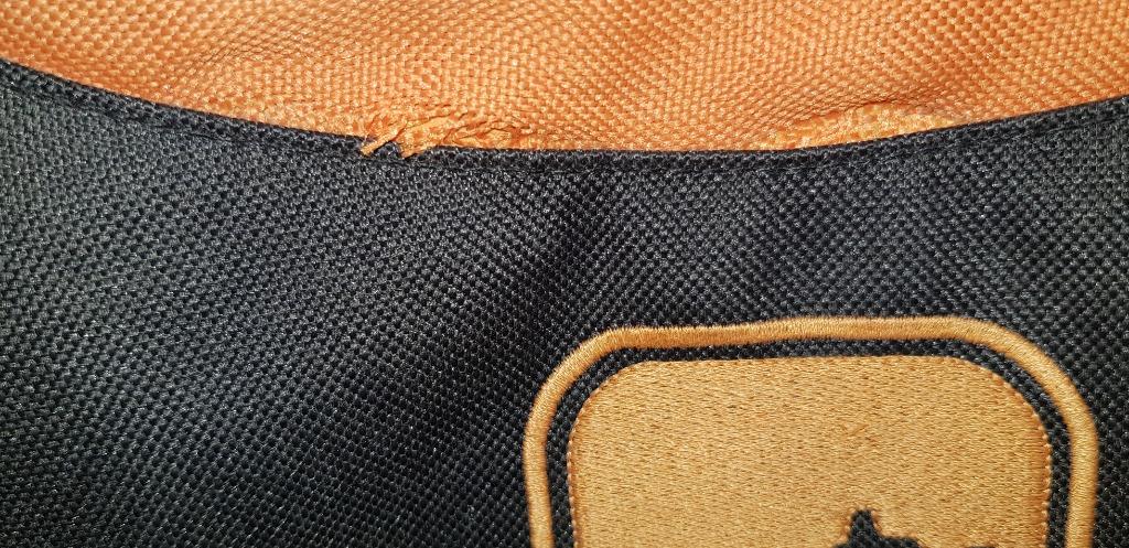 AND1 travel bag (Category: Backpacks) located in Makati City. Submitted by aip12 (Listing ID 236528127, Image 3). Description: KINDLY NOTE THAT THERE ARE MINOR DAMAGES ON ONE SIDE (swipe to the left to see pictures of the damage) Please notify one day before the meet-up day. MEET UP AREAS: Glorietta/Greenbelt/Landmark/SM Makati/MRT Ayala station/The Circuit/SM Mall of Asia .