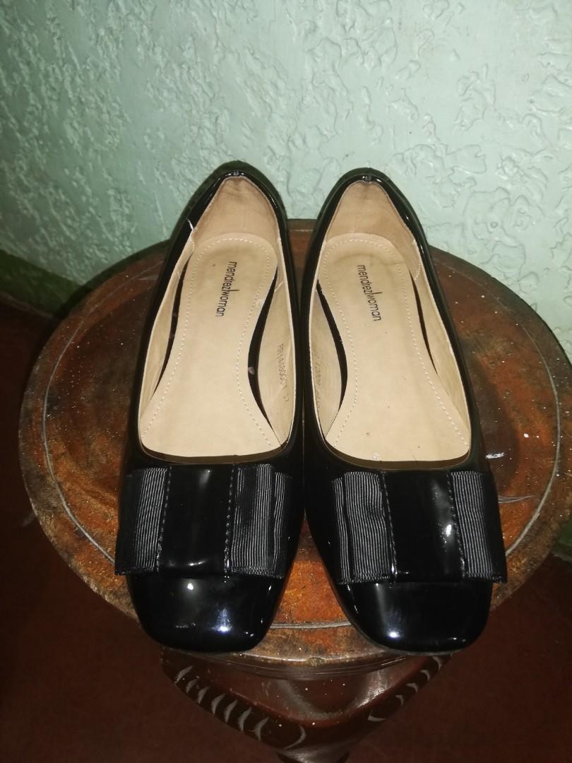 black charol shoes with half inch heels (Category: Heels) located in Quezon City. Submitted by checki57 (Listing ID 236508646, Image 2). Description: Used twice, black shoes for women with half inch heels Mode of payment: Cebuana, Palawan, BDO, M Lhuillier.