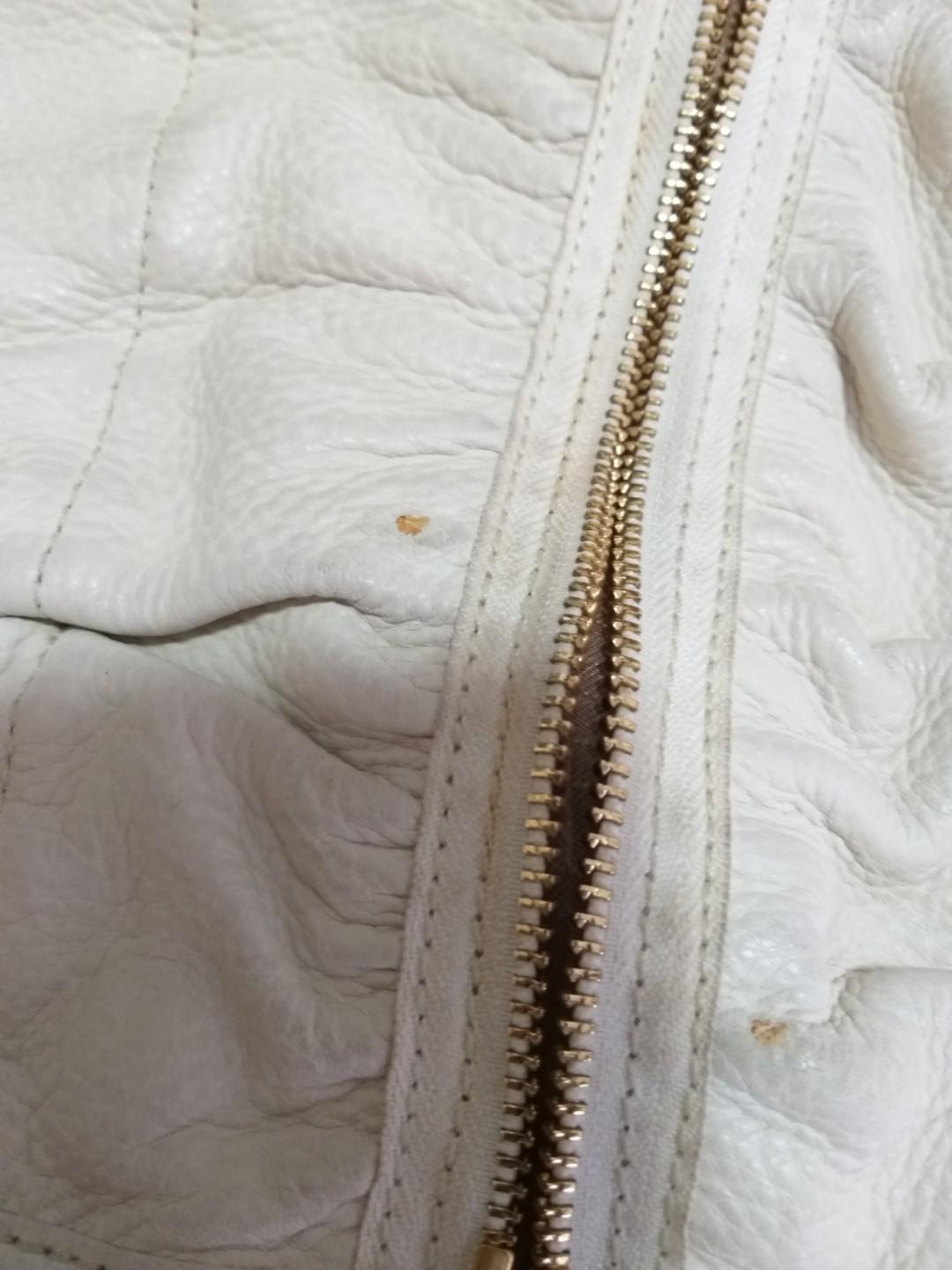 Cole hann bag (Category: Cross-body Bags) located in Manila. Submitted by mallows__ (Listing ID 236536513, Image 3). Description: Rush sale cole hann bag. Slightly negotiable..