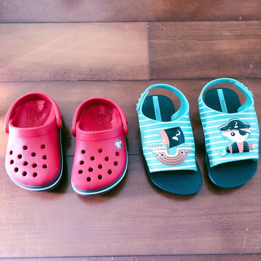 where can you buy crocs at