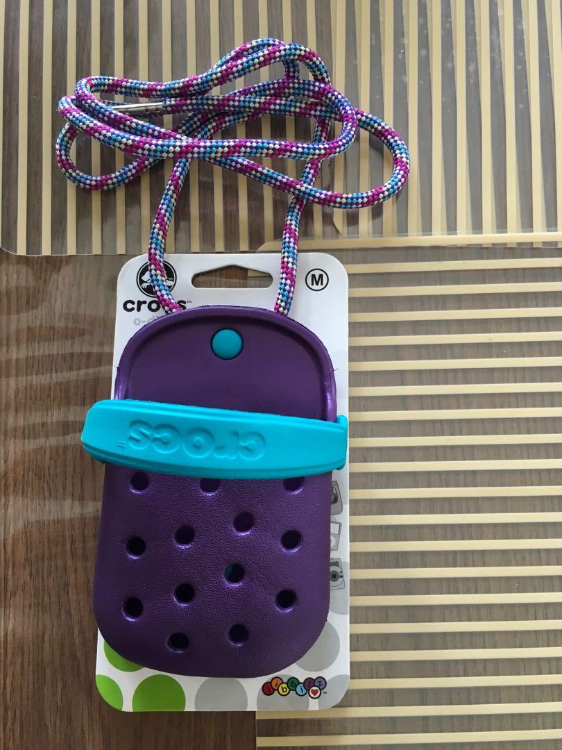 crocs with pouch