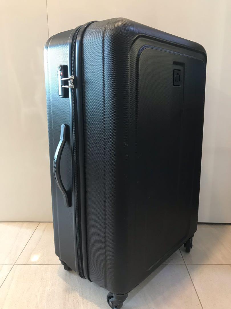 weight of delsey luggage