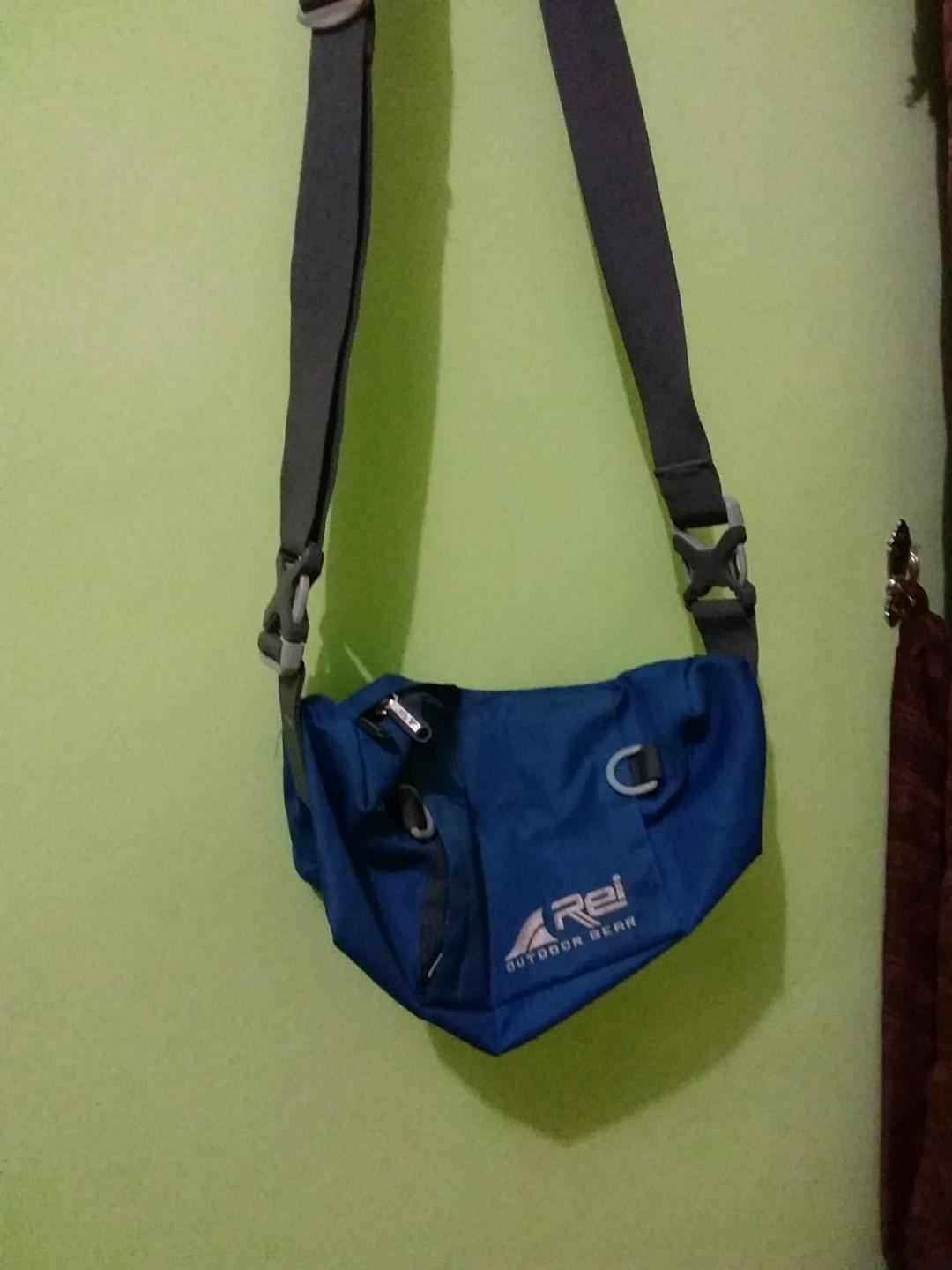 Rei Sling Bag, Fesyen Pria, Tas & Dompet , Tas Selempang di Carousell