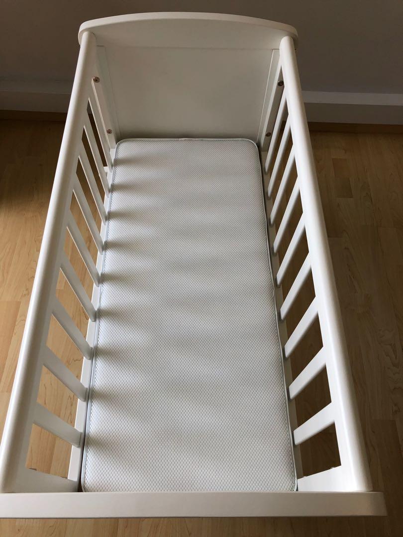 Mothercare Deluxe Gliding Crib (White), Babies & Kids, Baby Nursery