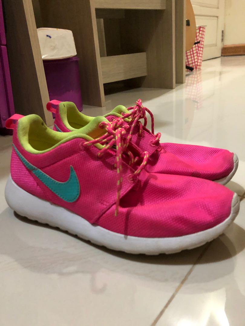 harga nike roshe run sport station
