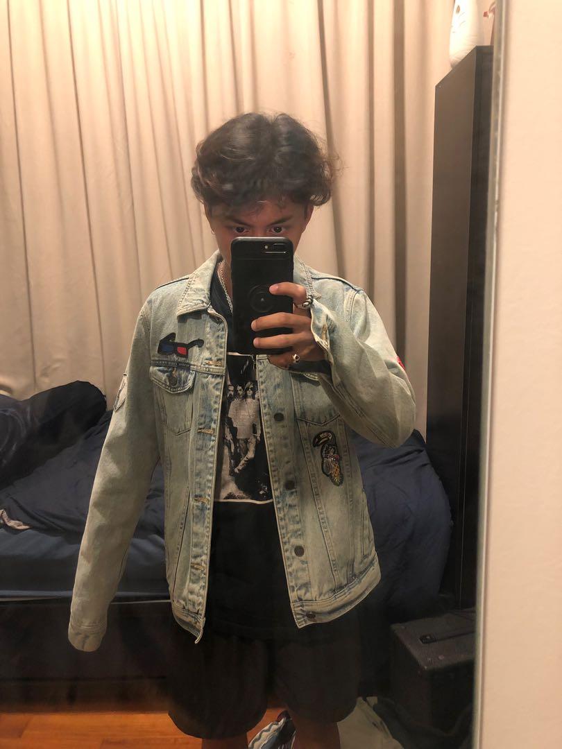 Pull & Bear denim jacket (Category: Coats, Jackets and Outerwear) located in Singapore. Submitted by taylorgang (Listing ID 236470626, Image 3). Description: SIZE S BUT FITS M/L Condition 8/10 LOOK AT THE SICK PATCH DESIGN vintage??? pm for more info slightly negotiable .