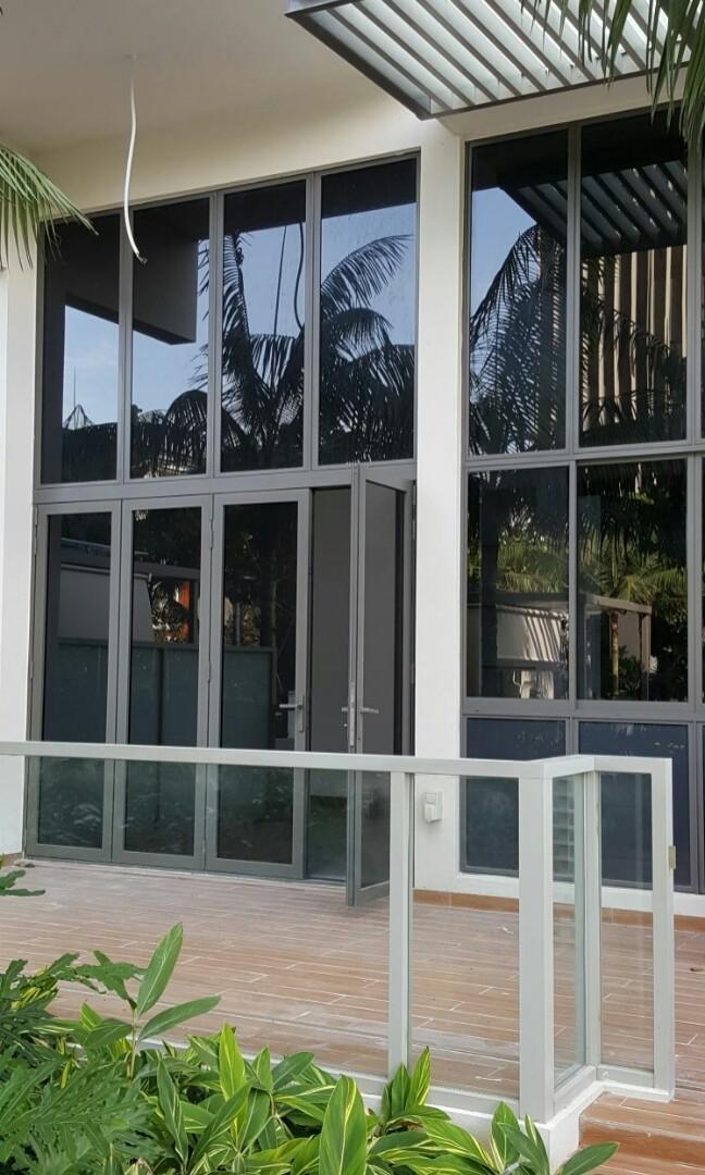 Very new groundfloor loft unit with large outdoor patio for rent