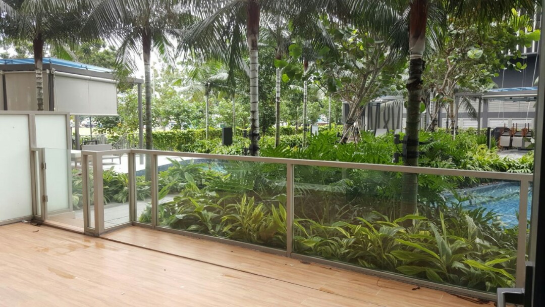 Very new groundfloor loft unit with large outdoor patio for rent