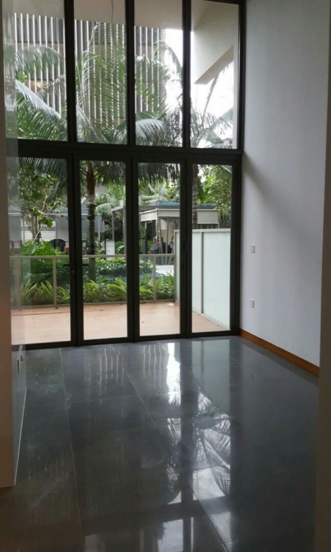 Very new groundfloor loft unit with large outdoor patio for rent