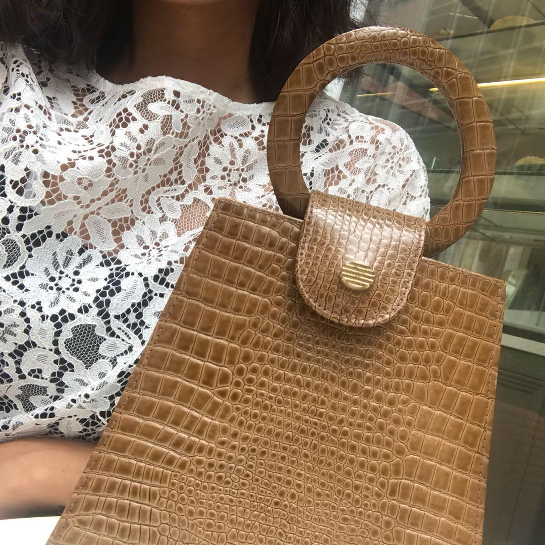 Vintage Faux Croc Leather bag (Category: Cross-body Bags) located in Pasig City. Submitted by mimosaaas (Listing ID 236607220, Image 3). Description: .