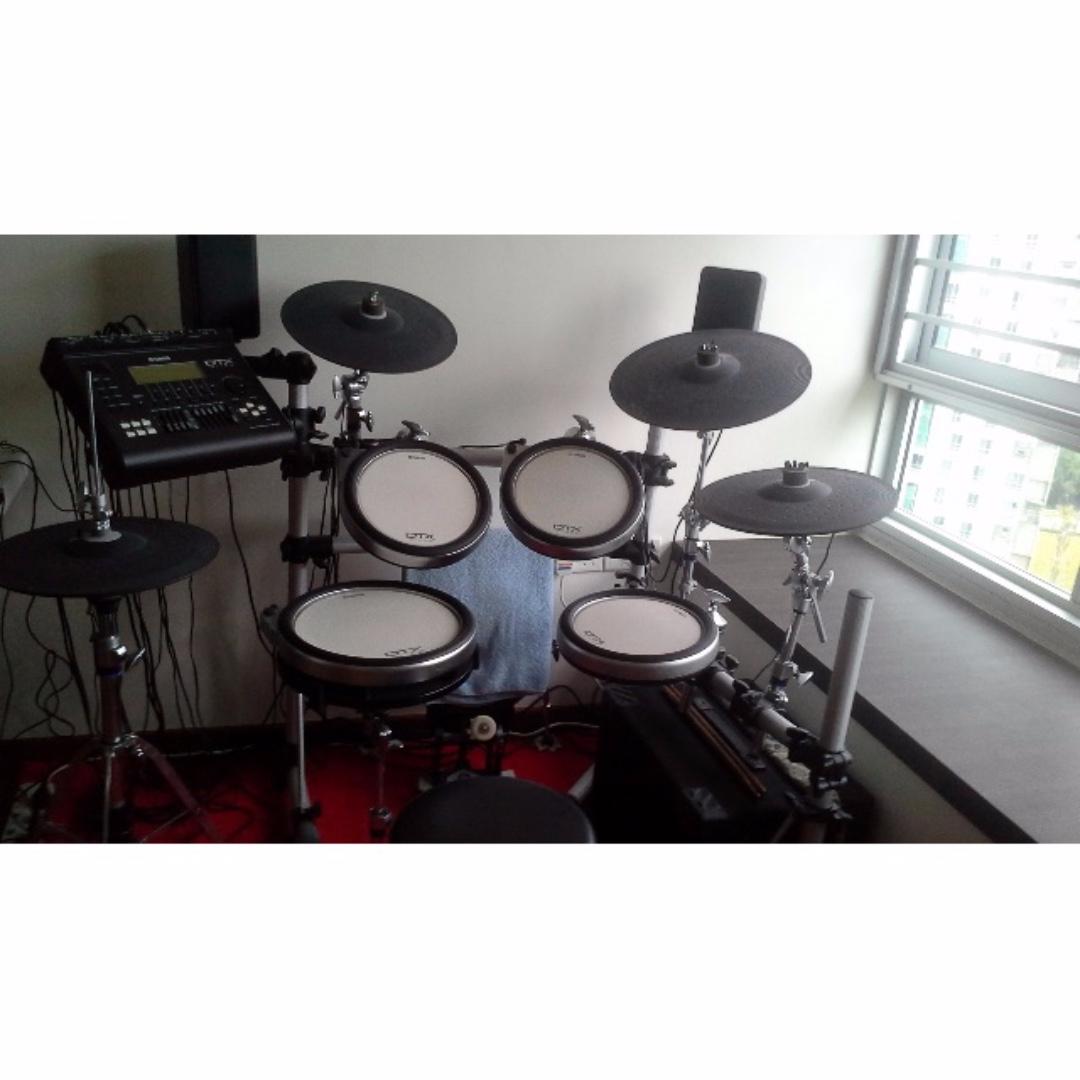 Yamaha DTX900K Electronic Drumset with Speakers Sub Woofer