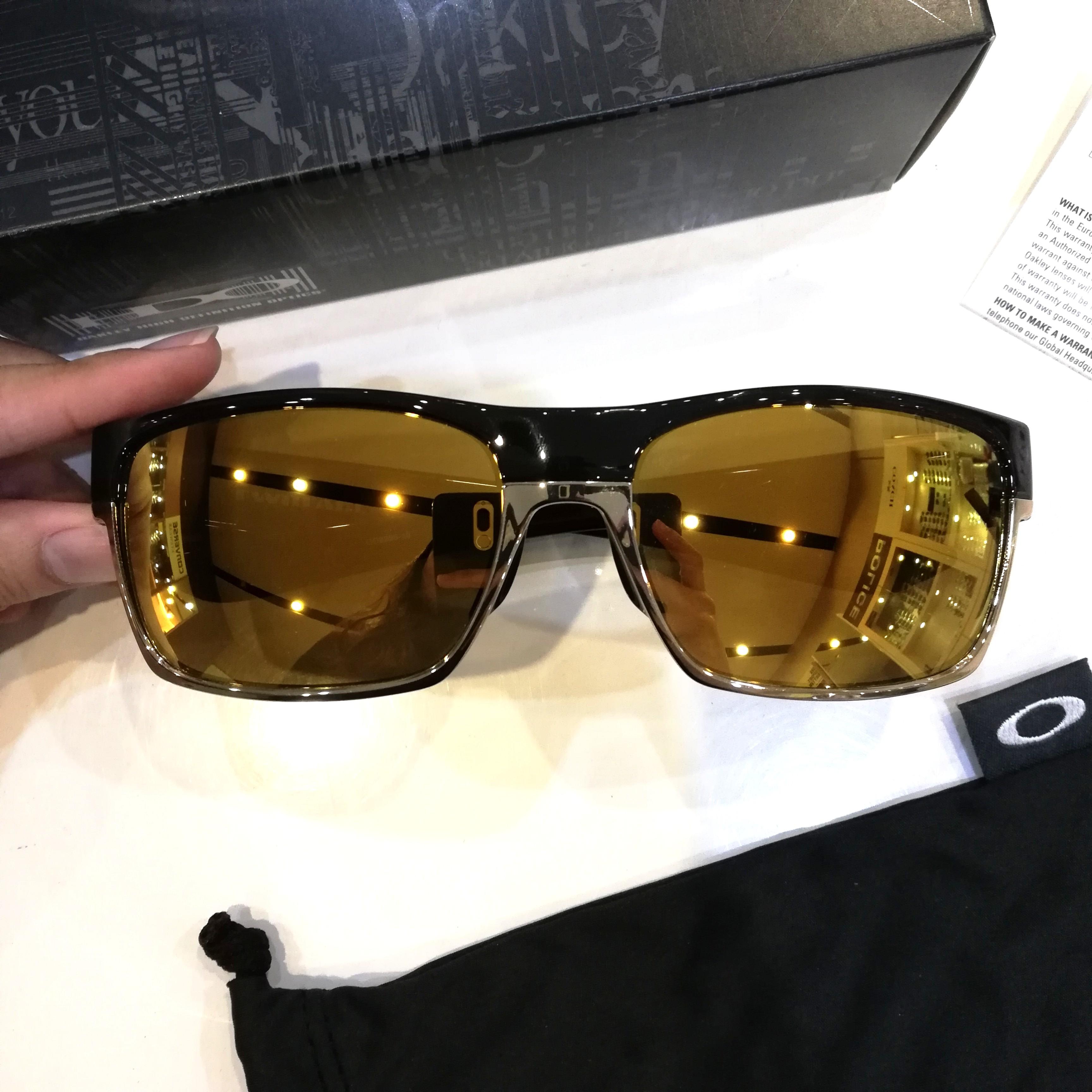 Authentic Oakley TWOFACE Polished Black/Polarized 24K Gold Iridium  Sunglasses (OO9256-10 139), Men's Fashion, Watches & Accessories, Sunglasses  & Eyewear on Carousell
