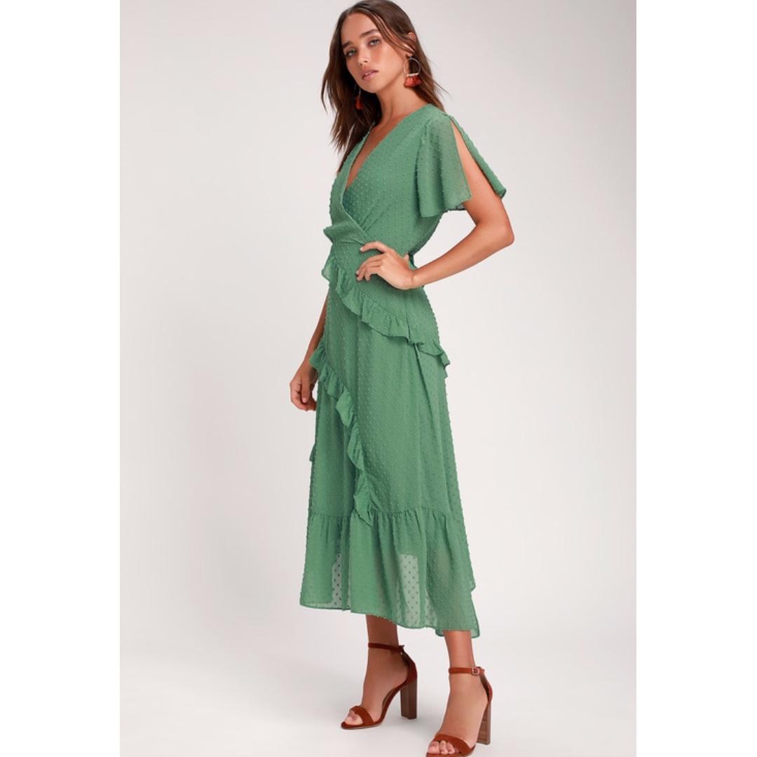 Next to you cream hotsell swiss dot ruffled midi dress