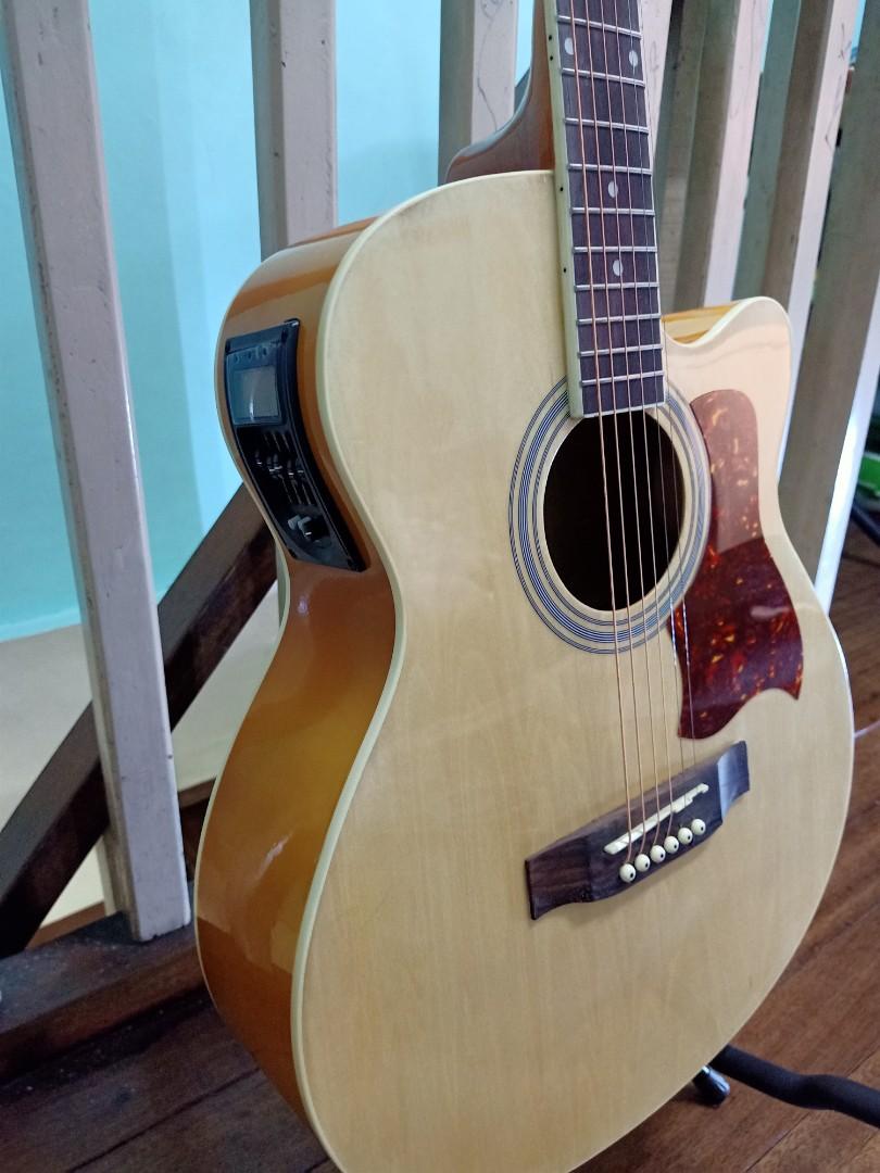 Brand New Nashville Acoustic Guitar with built in tuner and pick up, Hobbies & Toys, Music