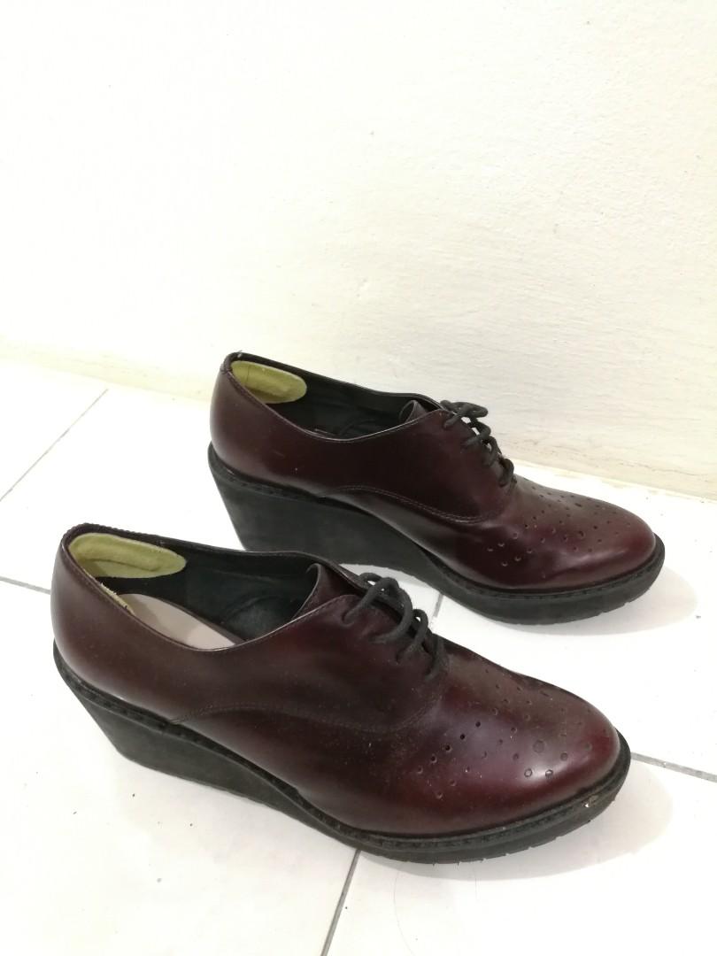 Clarks game oval store