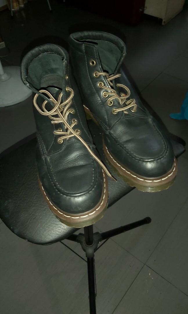 Doc martens DAMIAN (Category: Boots) located in Quezon City. Submitted by chaday19 (Listing ID 236702286, Image 1). Description: Good condition Puedeng swap sa 1460 na UK9 same condition din sana.