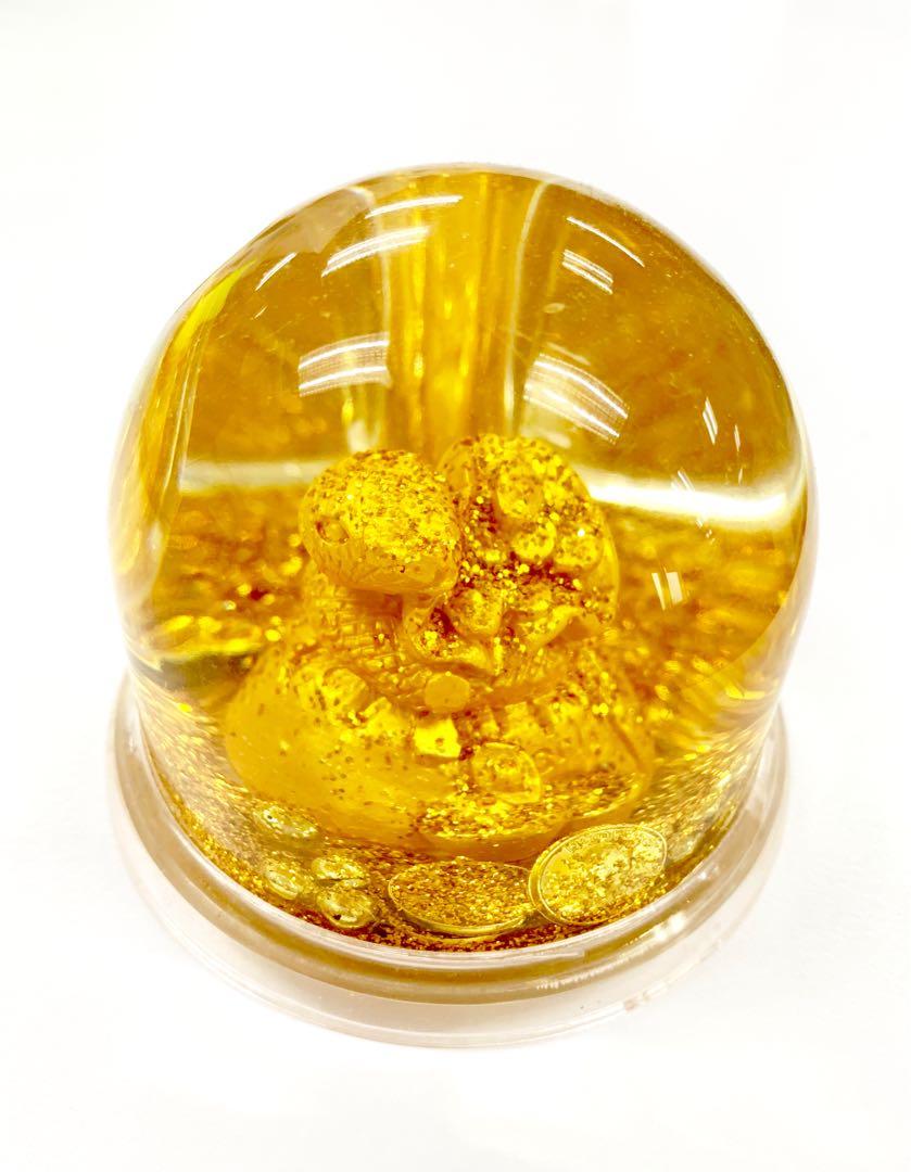 Gold Prosperity Snowglobe Pen Holder (Category: Other Home Decor) located in Quezon City. Submitted by supervalue88 (Listing ID 236674673, Image 1). Description: Upgrades any desk with gold accents. Perfect for home or office use! Base diameter: 85mm.