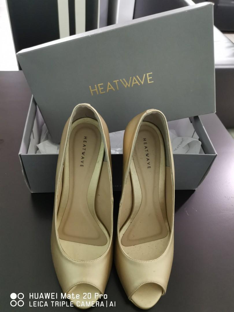 Heatwave heels Size 7 Gold color Women s Fashion Footwear